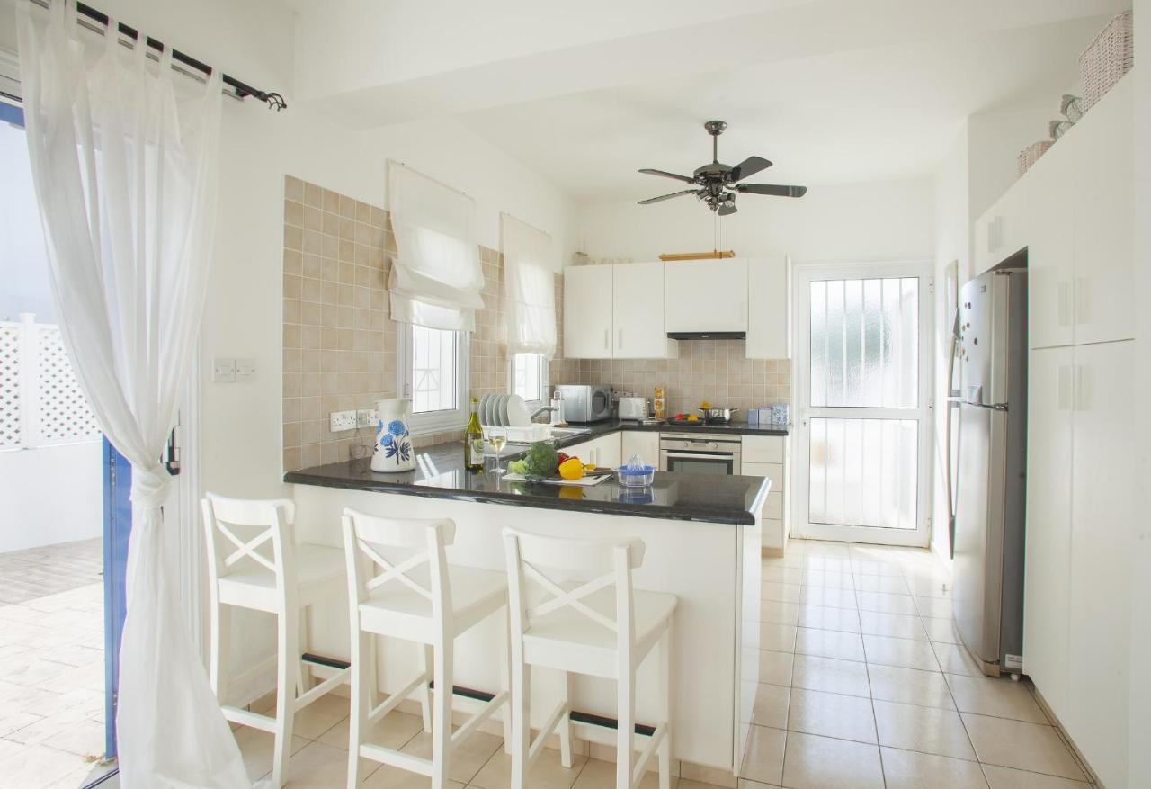 פרוטאראס Mimoza Seafront Villa מראה חיצוני תמונה